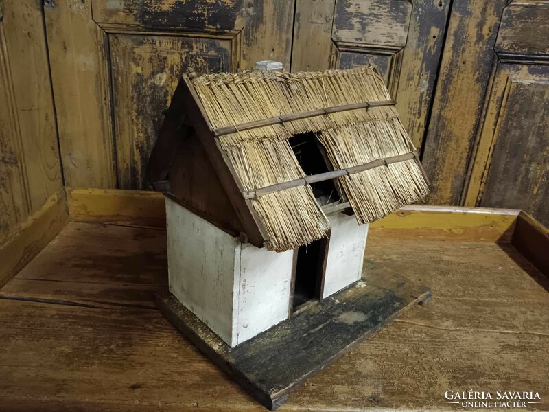 House model, thatched school or museum cottage, small cottage, illustrative tool, from the beginning of the 20th century