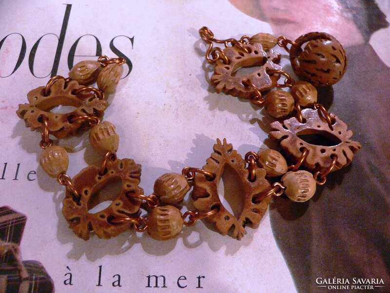 Vintage carved wooden necklace and bracelet