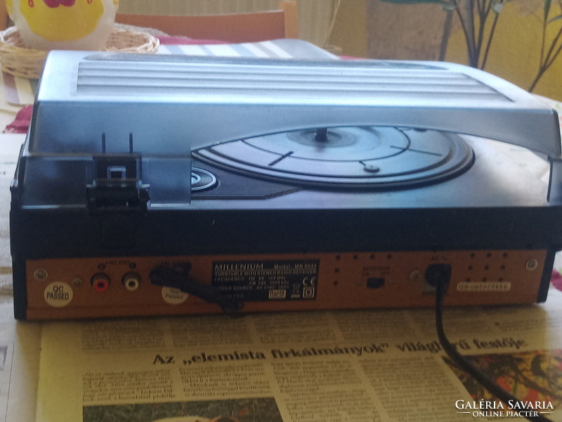 Millenium mn 9945, compact radio/record player 18,000 ft. It came to me from an inheritance in Óbuda, the radio plays