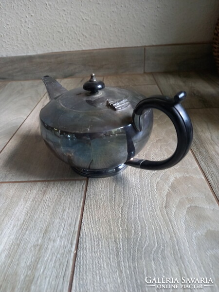 Charming antique silver-plated teapot (26.5x15x13 cm)