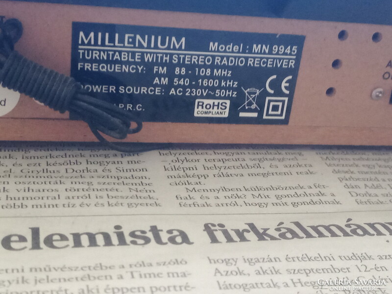 Millenium MN 9945, kompakt rádió/lemezjátszó 18000ft óbuda hagyatékból került hozzám rádió szól