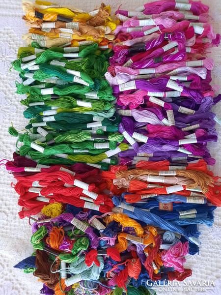 Split embroidery, approx. 200 pieces and the broken motrings, a total of 490 grams!