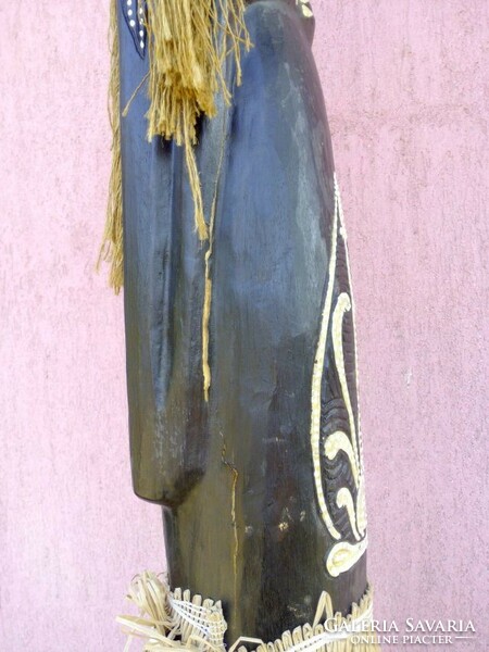 My baby is a black woman! A charming full-length statue in the battle colors of Papua New Guinea