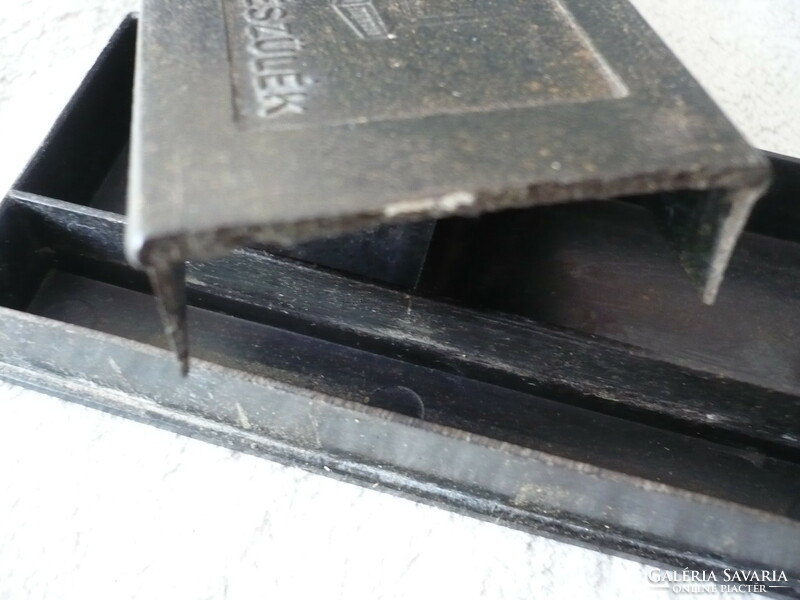 Old Mofem self-shaving device in a safety razor vinyl box