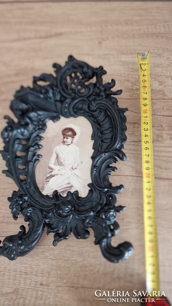Cast iron picture holder