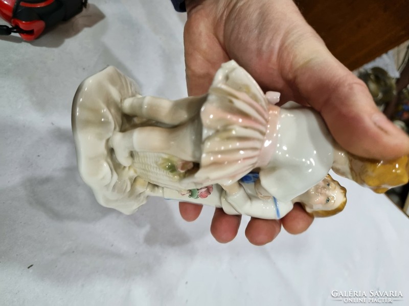 Régi ENSZ porcelán figura