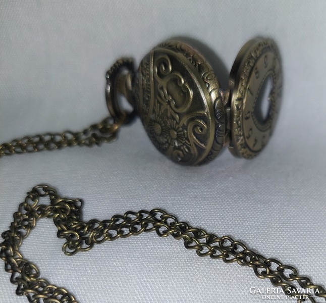 Bronze colored, hollow heart pocket watch/necklace