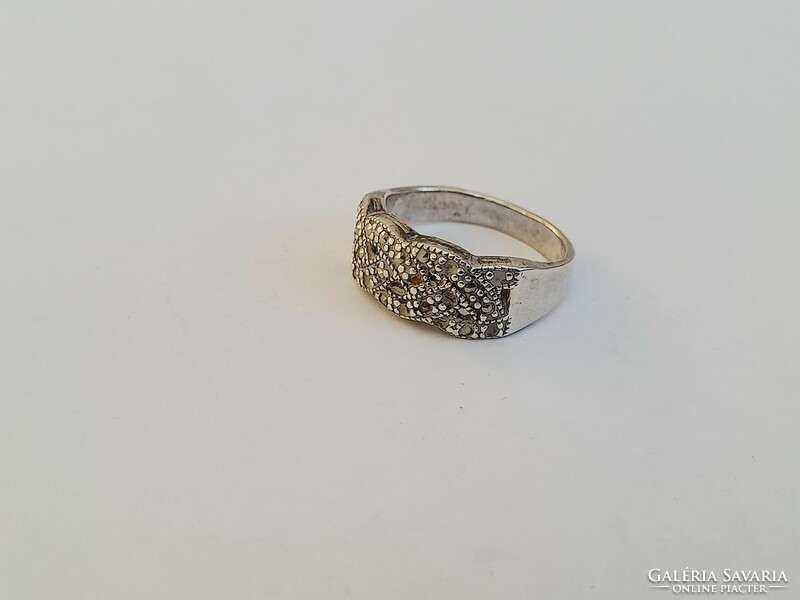 A beautiful silver 925 marcasite stone ring