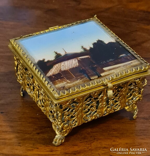 Antique copper box, jewelry holder, with soldier figures