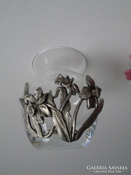 Daffodil vase with metal overlay 8.5 cm high.