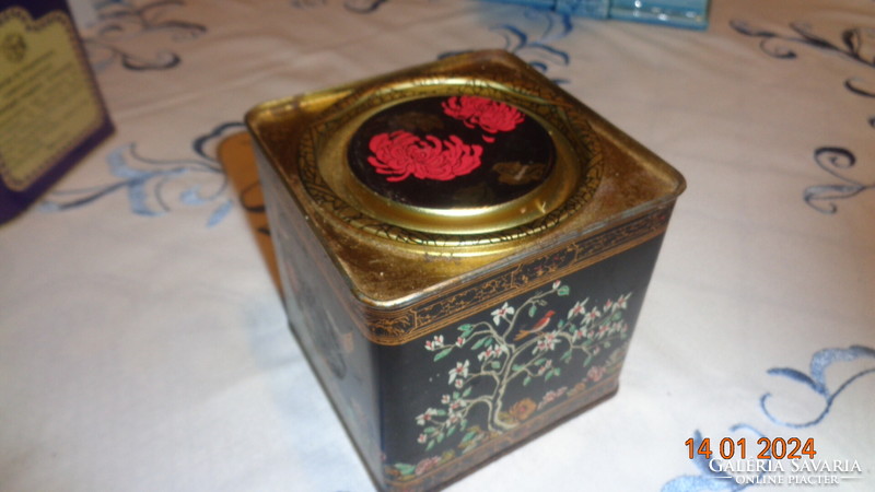 Chinese tea box 250 gr, 10 x 10 x 10 cm, with beautiful flower decor