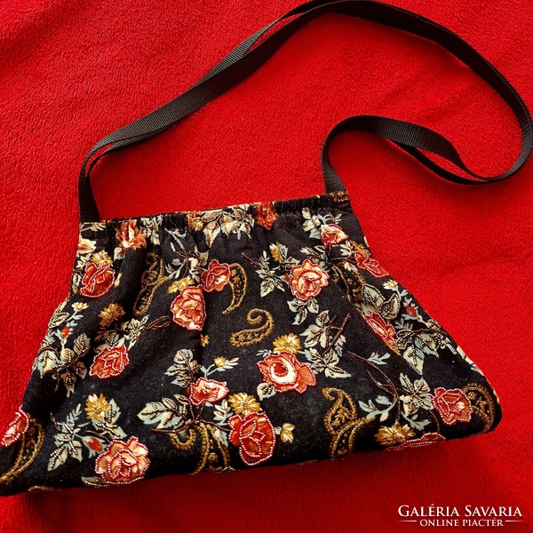 Beaded shoulder bag with tapestry effect