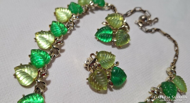 Vintage glass leaf pattern jewelry set