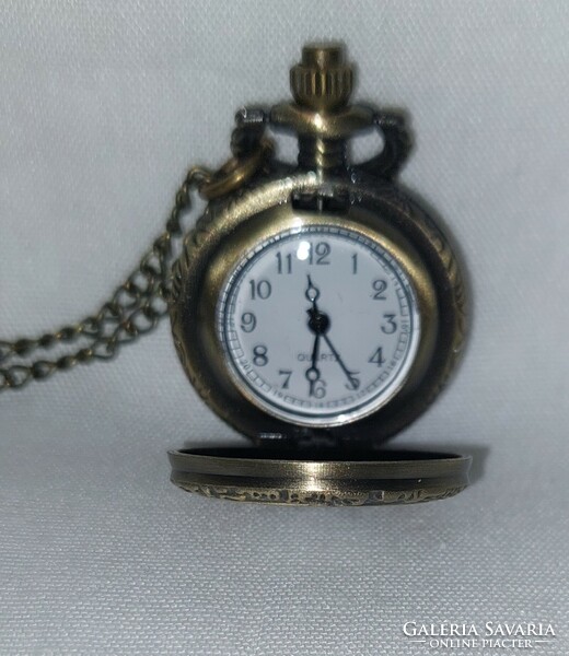 Bronze colored, hollow heart pocket watch/necklace