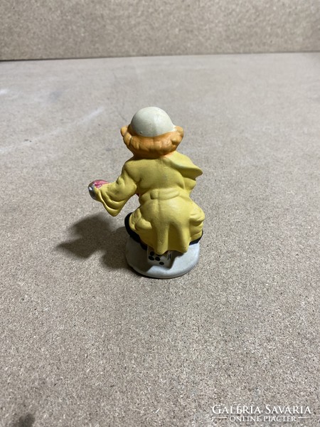 Ceramic clown figure, perfect, size 11 x 6 cm. 2189