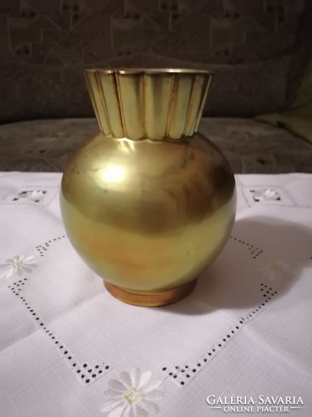 Zsolnay eosin labrador vase with shield seal