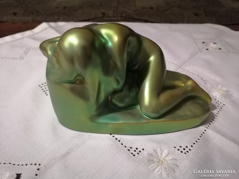 Zsolnay eosin collapsing female nude