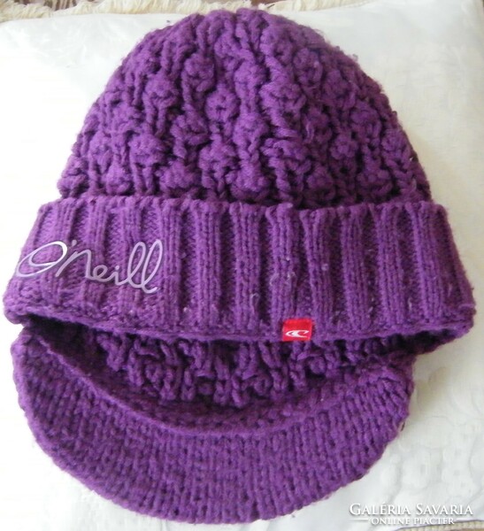 Women's knitted hat by O'Neill brand!
