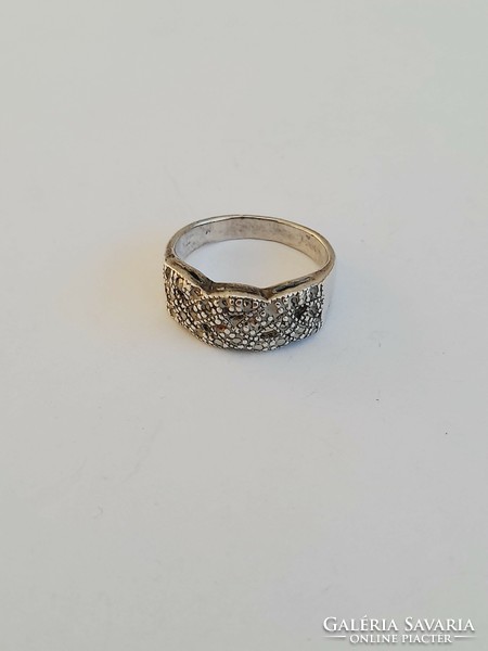 A beautiful silver 925 marcasite stone ring