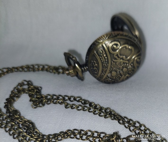 Bronze colored, hollow heart pocket watch/necklace