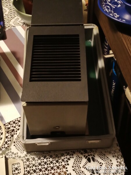 Pentacon filius 4 slide projector, in mint condition, in its own box, 10,000 ft old, incomplete
