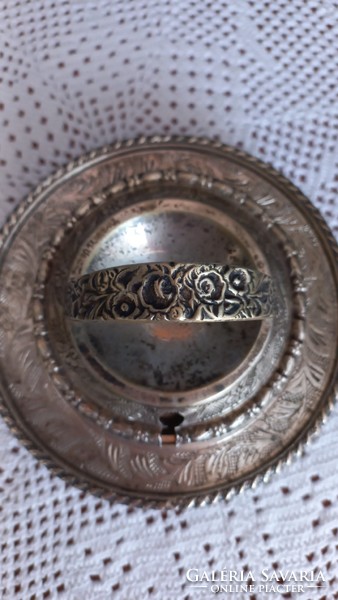 Antik indiai ezüstözött fém hamutartó levehető tetővel, 7,5 X 13 X 8 cm, 294 gr.