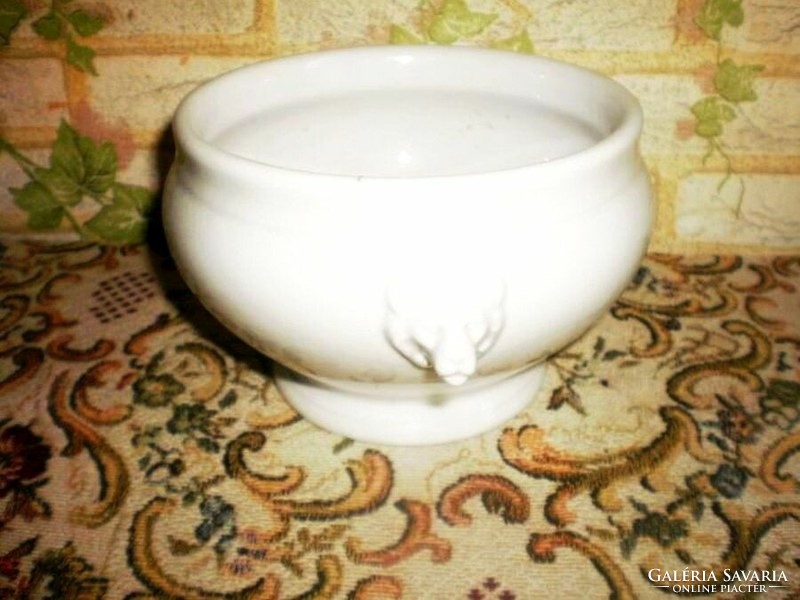 Bavarian ceramic bowl with lion head design