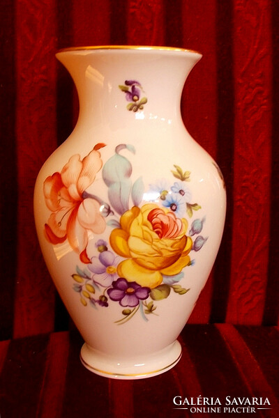 A beautiful vase from Herend. 18 Cm