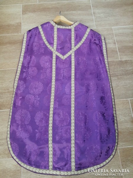 Flawless, viola-colored old mass vestment, silk brocade. Priestly, liturgical vestment, with metal fiber fringe