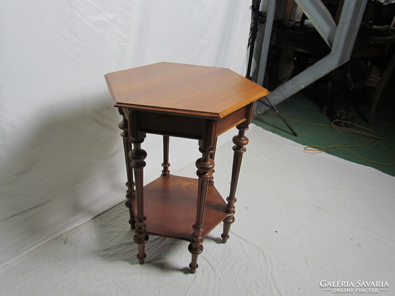 Antik klasszicista kisasztal (restaurált)