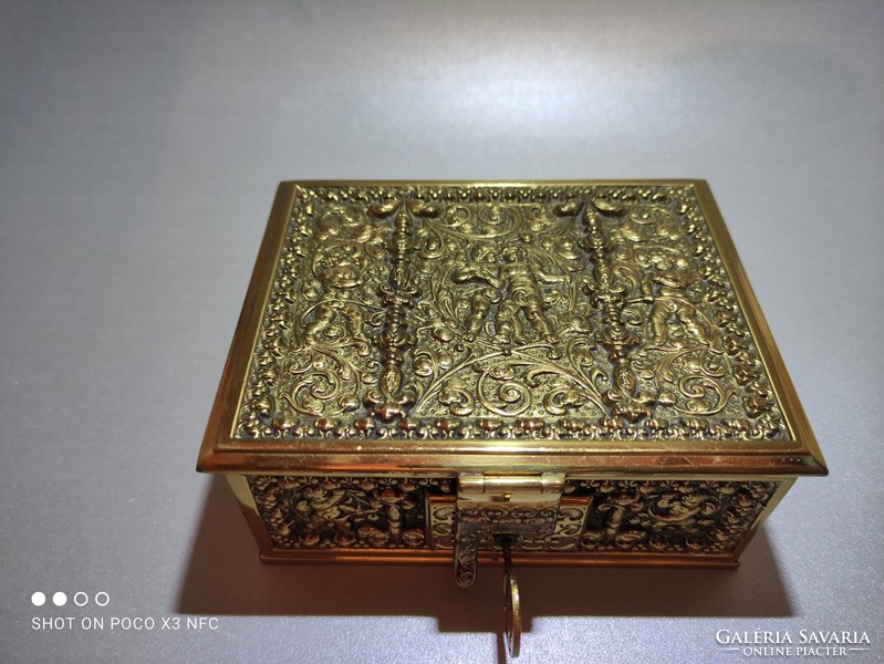 Erhard & Söhne domborított réz doboz zárható eredeti kulcsával ritka