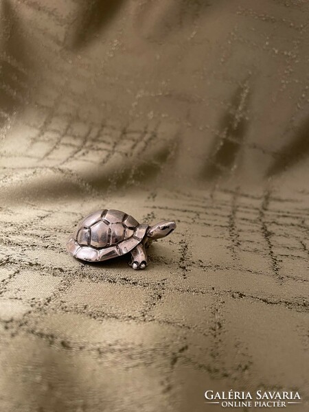 Ezüst miniatűr teknős