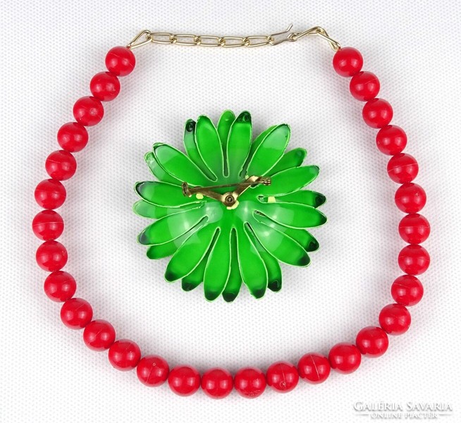 1Q255 retro red necklace and green flower brooch