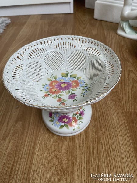 Nagyon szép áttört talpas porcelán kínáló Cluj-Napoca.