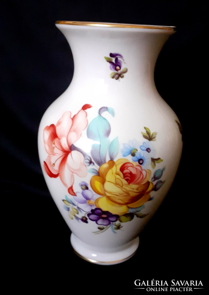 A beautiful vase from Herend. 18 Cm