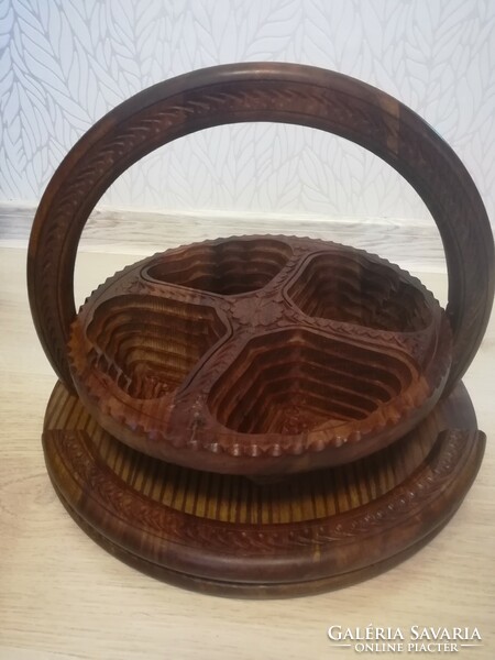 Pakistani wooden folding basket, beautiful detailed workmanship. 30 cm in diameter