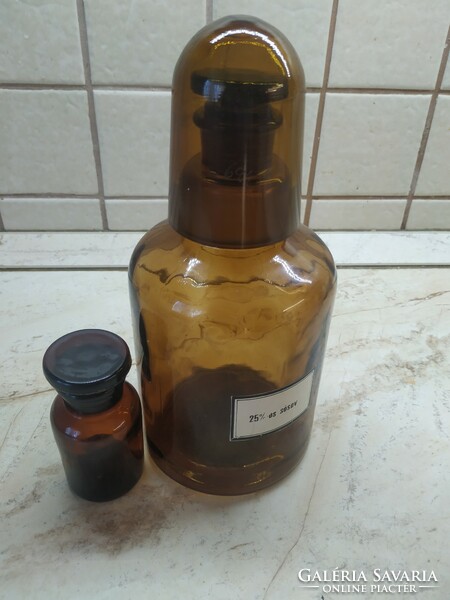 Régi nagy patikaüveg barna gyógyszertári patikai dugós poharas palack eladó!