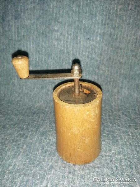 Retro pepper grinder (a5)