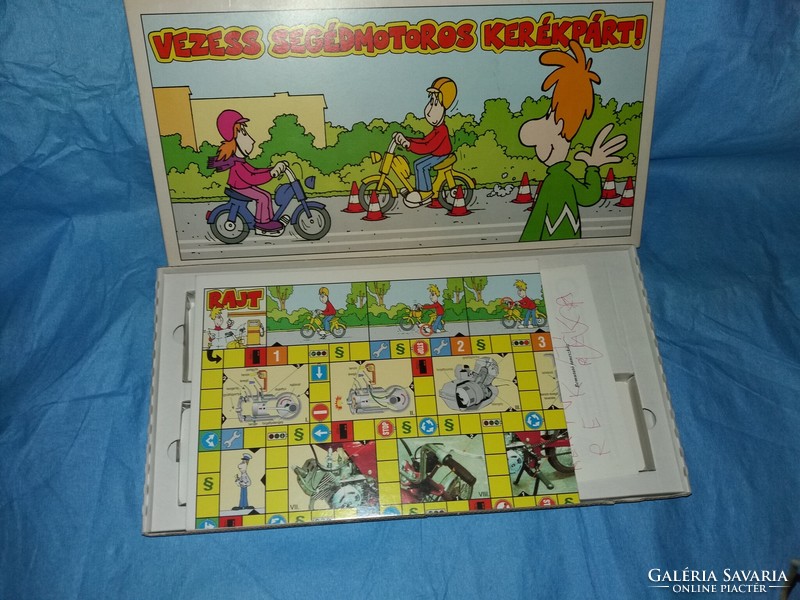 Drive a retro moped! Transport board game according to the pictures