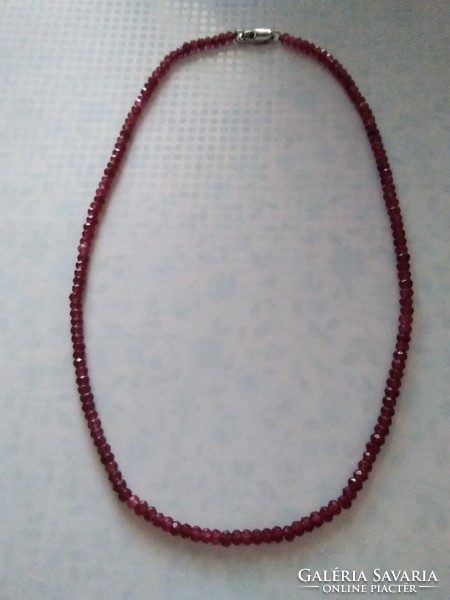 Below the price! Beautiful faceted garnet stone necklace