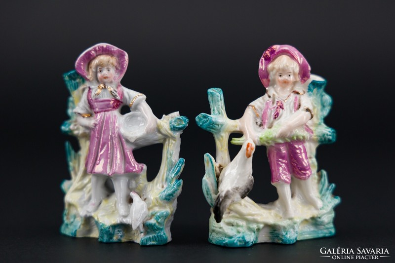 Porcelán kis lány szobrok, 2 darab, régi, jelzéssel.