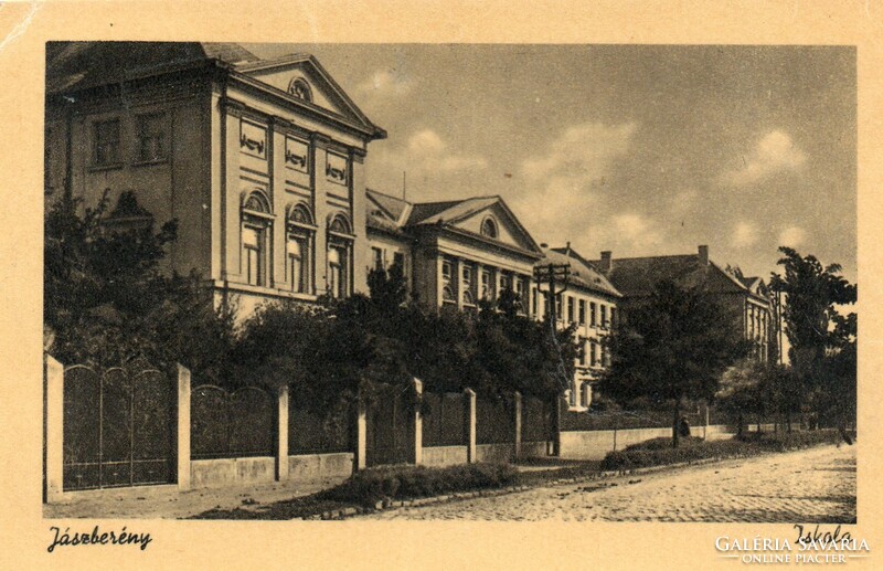469 --- Futott képeslap  Jászberény  iskola