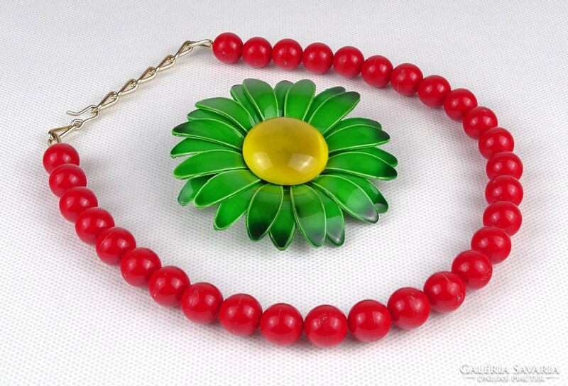 1Q255 retro red necklace and green flower brooch