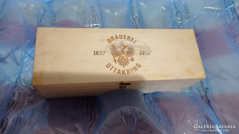 Natural wood box, cigar box?