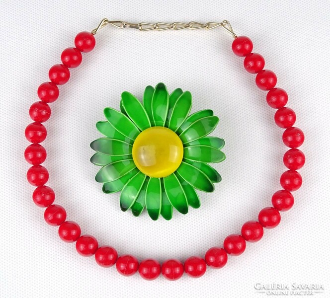 1Q255 retro red necklace and green flower brooch