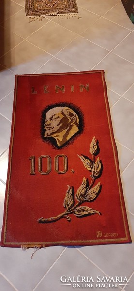 Fali szőnyeg Lenin portréval