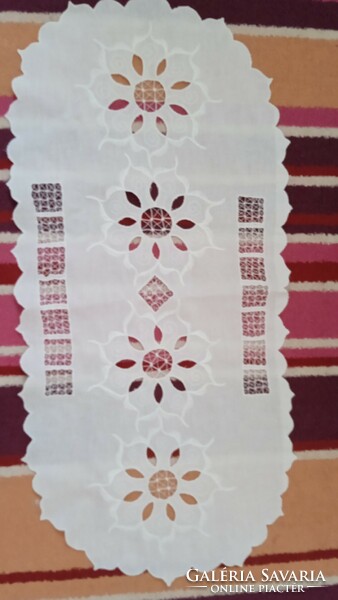 Snow white tablecloth 76 cm x 34 cm