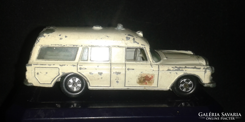 Matchbox Series No. 3 MERCEDES BENZ BINZ AMBULANCE by Lesney - England -