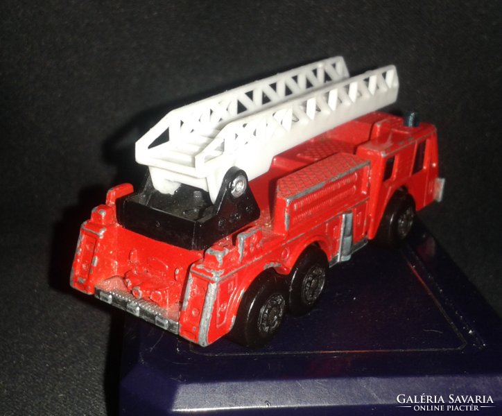 Matchbox fire engine 1982