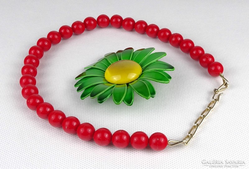 1Q255 retro red necklace and green flower brooch